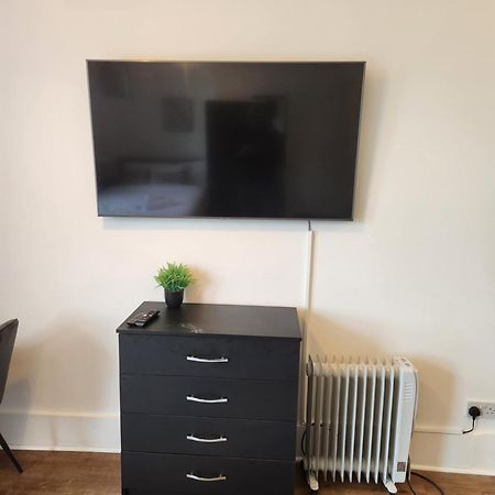 Immaculate 1-Bedroom In Greenhithe Exterior photo